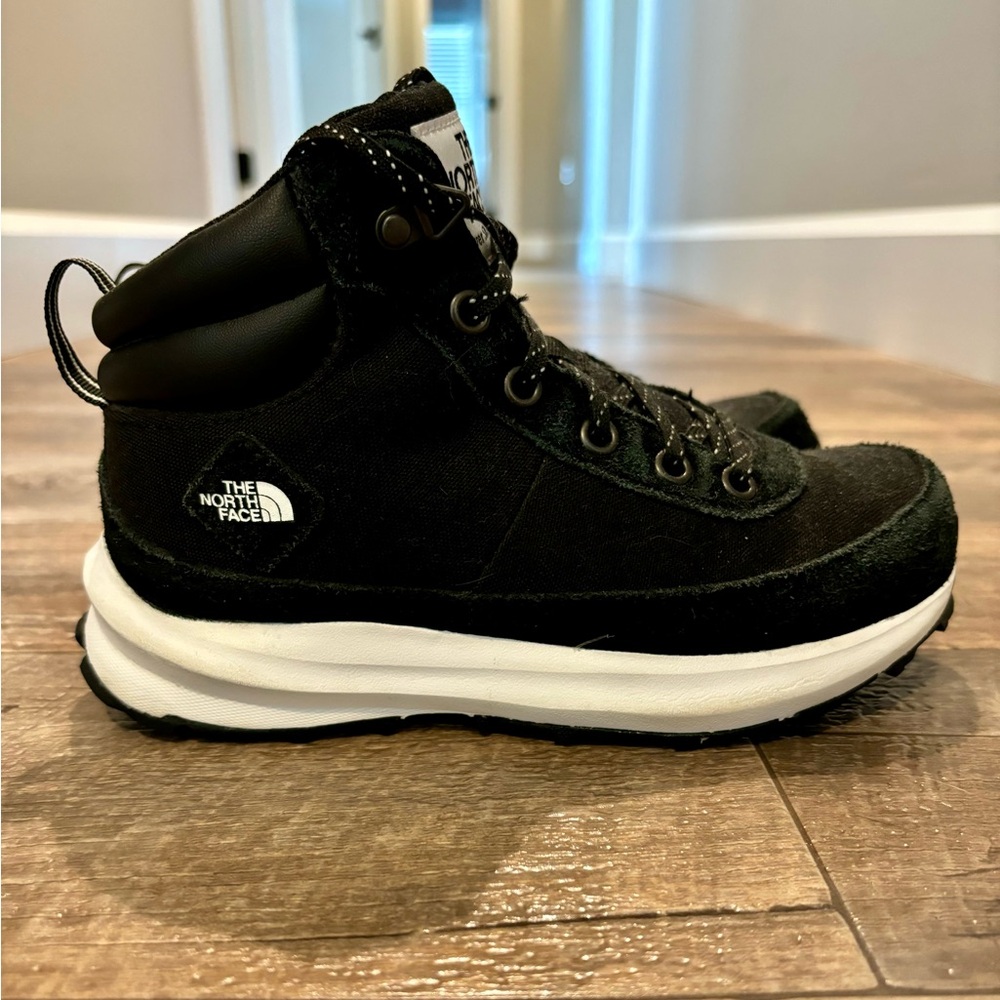 Excellent condition girls The North Face Hiker boots